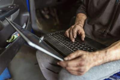 Mechanic Inputting Data in Computer
